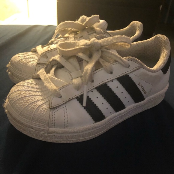 Girls Adidas Shell toes - Picture 1 of 5